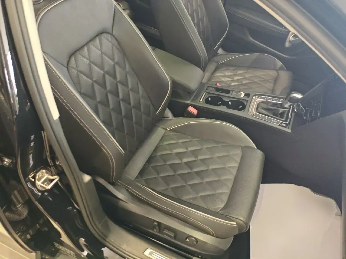 2022 Volkswagen Magotan GTE 1.4T 150HP L4 6DCT PHEV 13KWH,autocango,china used car exporter,china ev exporter,chinese used car exporter,chinese used ev exporter