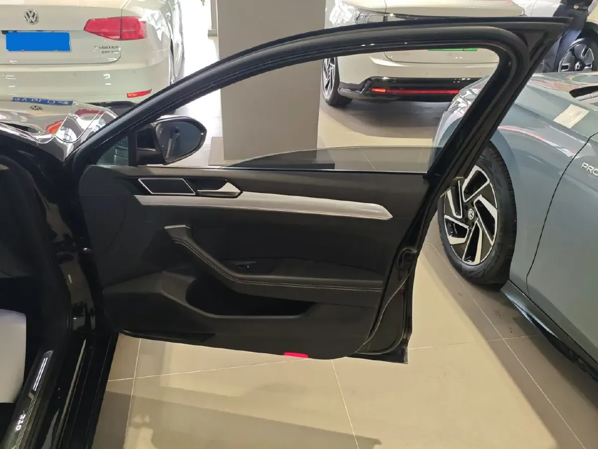2022 Volkswagen Magotan GTE 1.4T 150HP L4 6DCT PHEV 13KWH,autocango,china used car exporter,china ev exporter,chinese used car exporter,chinese used ev exporter