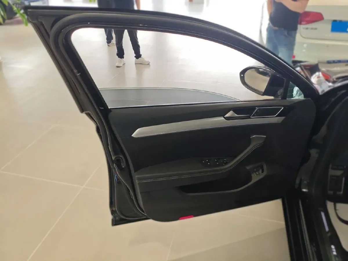 2022 Volkswagen Magotan GTE 1.4T 150HP L4 6DCT PHEV 13KWH,autocango,china used car exporter,china ev exporter,chinese used car exporter,chinese used ev exporter