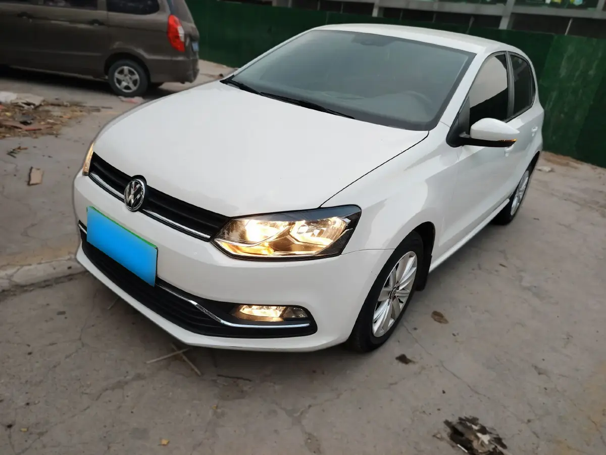 2014 Volkswagen Polo 1.4L 90HP L4 6AT