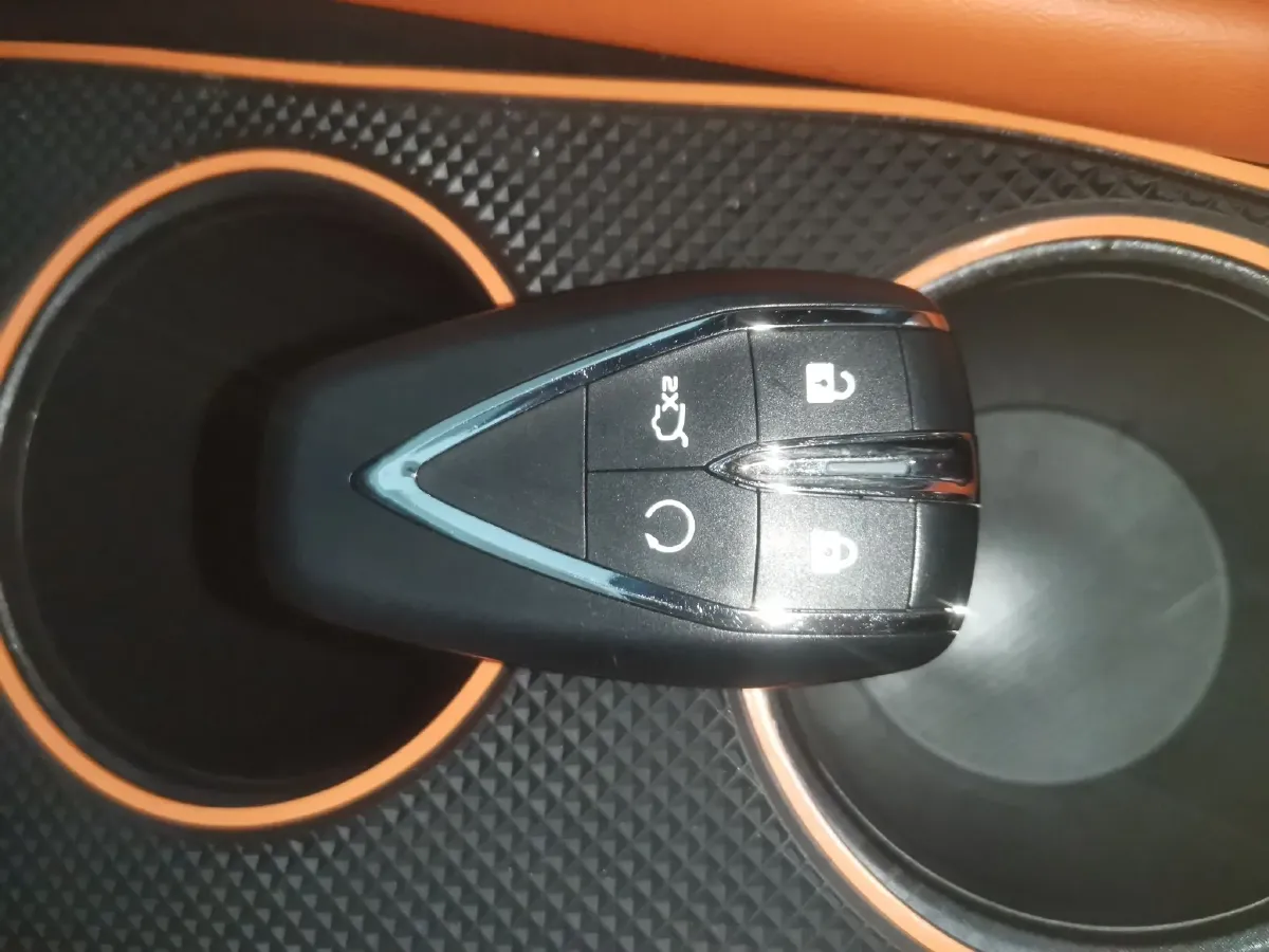 2023 ChangAn UNI-V iDD 1.5T 170HP L4 6TCT PHEV 18.4KWH,autocango,china used car exporter,china ev exporter,chinese used car exporter,chinese used ev exporter