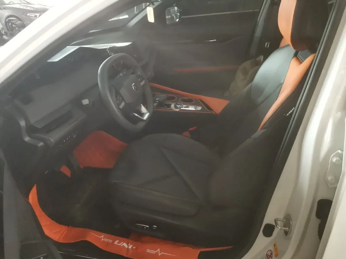 2023 ChangAn UNI-V iDD 1.5T 170HP L4 6TCT PHEV 18.4KWH,autocango,china used car exporter,china ev exporter,chinese used car exporter,chinese used ev exporter