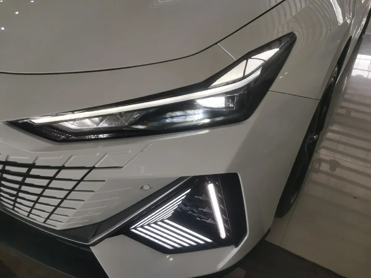 2023 ChangAn UNI-V iDD 1.5T 170HP L4 6TCT PHEV 18.4KWH,autocango,china used car exporter,china ev exporter,chinese used car exporter,chinese used ev exporter