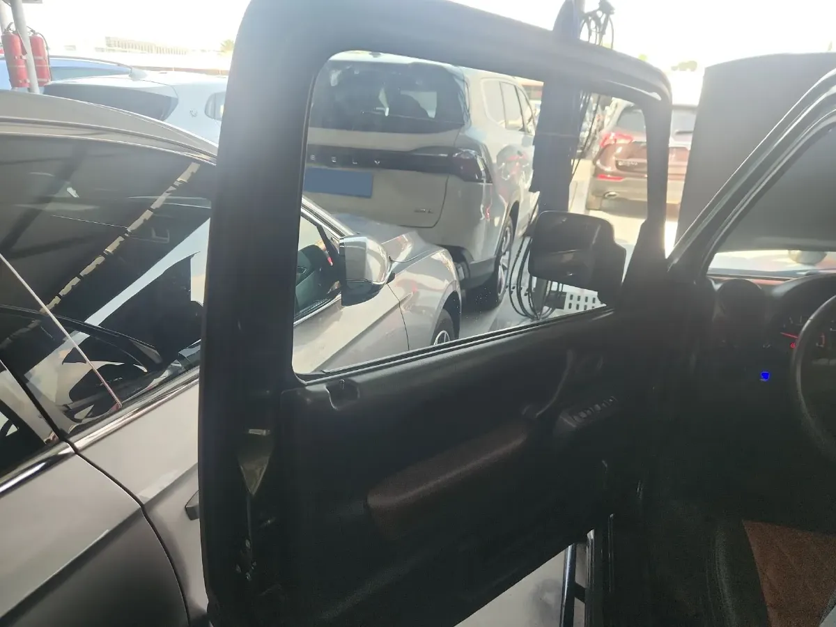 2015 Suzuki Jimny 1.3L 85HP L4 4AT,autocango,china used car exporter,china ev exporter,chinese used car exporter,chinese used ev exporter