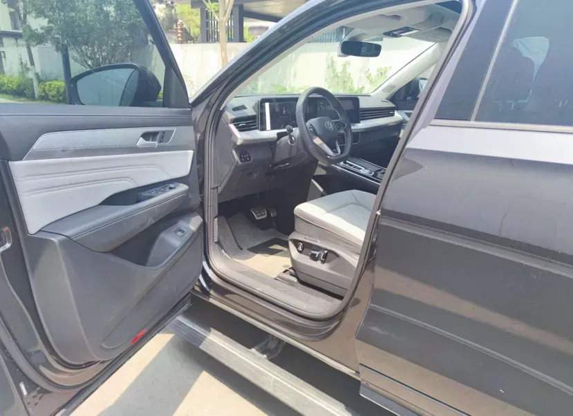 2023 Volkswagen Tavendor 2.0T 220HP L4 7DCT,autocango,china used car exporter,china ev exporter,chinese used car exporter,chinese used ev exporter