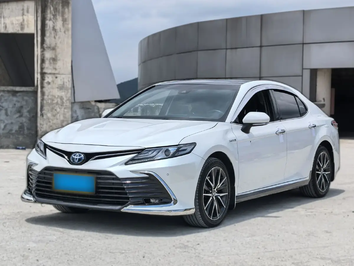2021 Toyota Camry 2.5L 178HP L4 E-CVT Hybrid