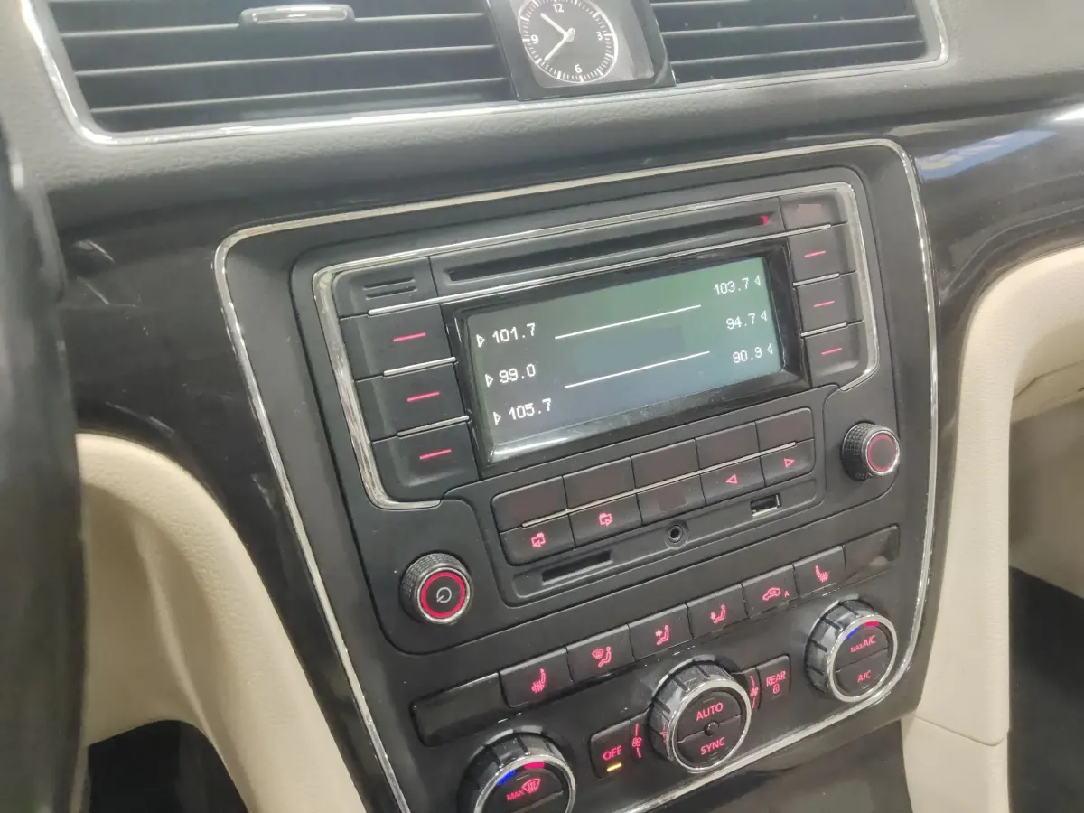 2015 Volkswagen Passat 1.8T 160HP L4 7DCT,autocango,china used car exporter,china ev exporter,chinese used car exporter,chinese used ev exporter