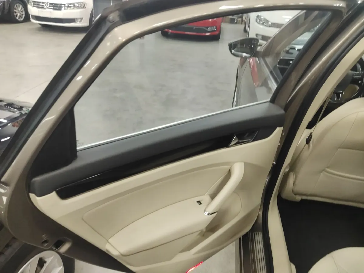 2015 Volkswagen Passat 1.8T 160HP L4 7DCT,autocango,china used car exporter,china ev exporter,chinese used car exporter,chinese used ev exporter