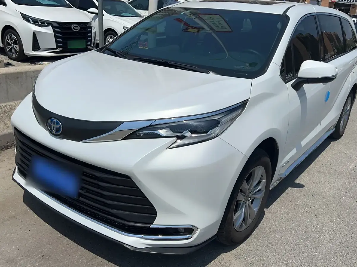 2023 Toyota Sienna 2.5L 189HP L4 E-CVT Hybrid