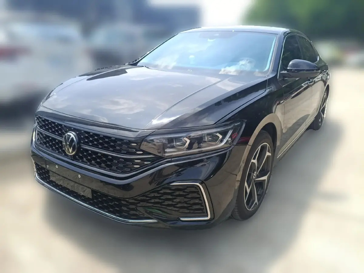 2024 Volkswagen Passat 2.0T 220HP L4 7DCT