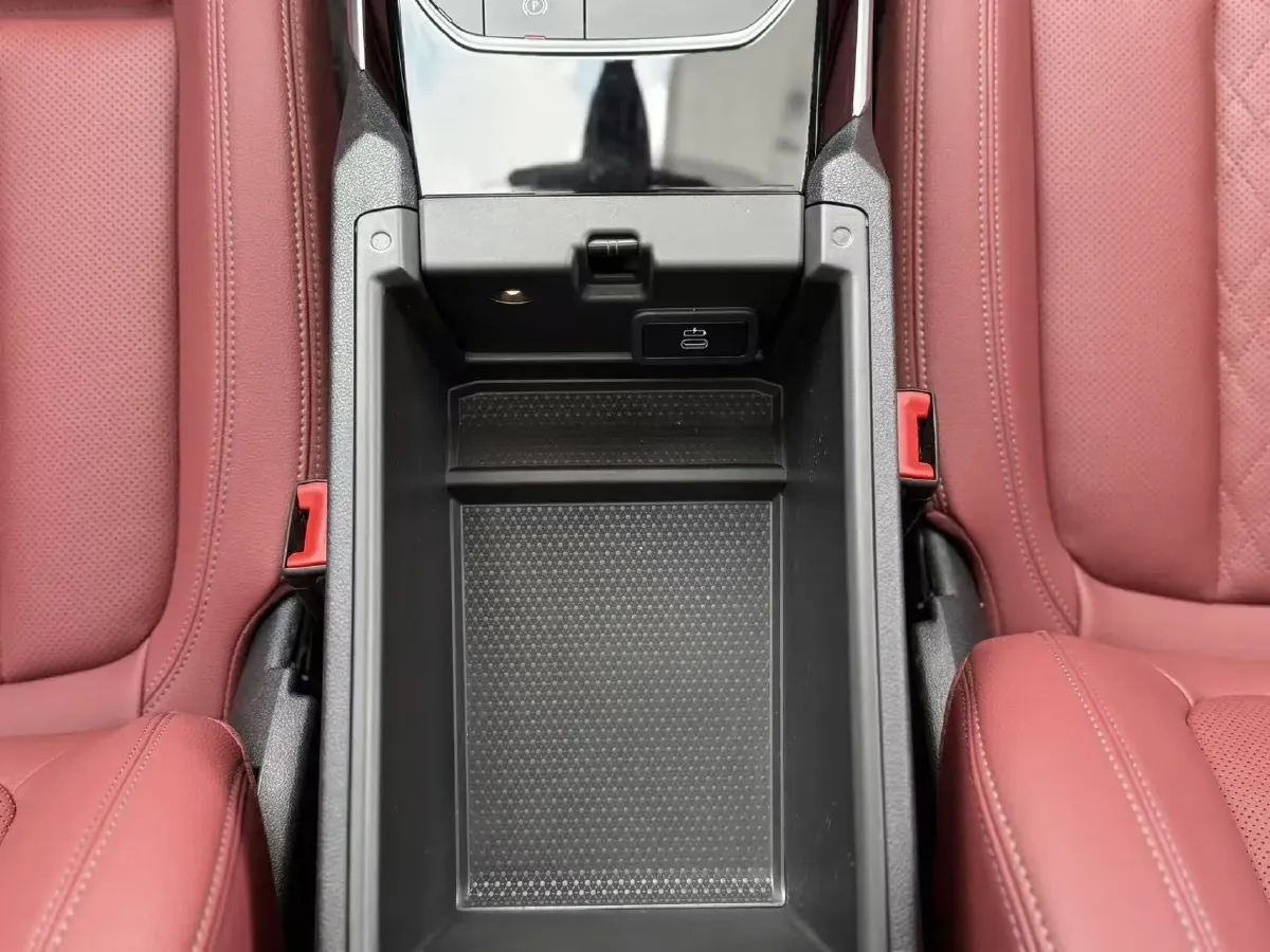 2024 BMW 3 Series 2.0T 156HP L4 8AT,autocango,china used car exporter,china ev exporter,chinese used car exporter,chinese used ev exporter