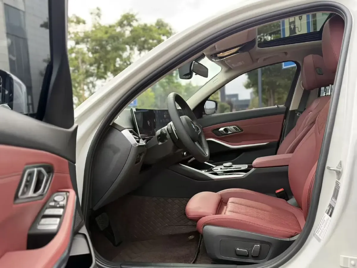 2024 BMW 3 Series 2.0T 156HP L4 8AT,autocango,china used car exporter,china ev exporter,chinese used car exporter,chinese used ev exporter