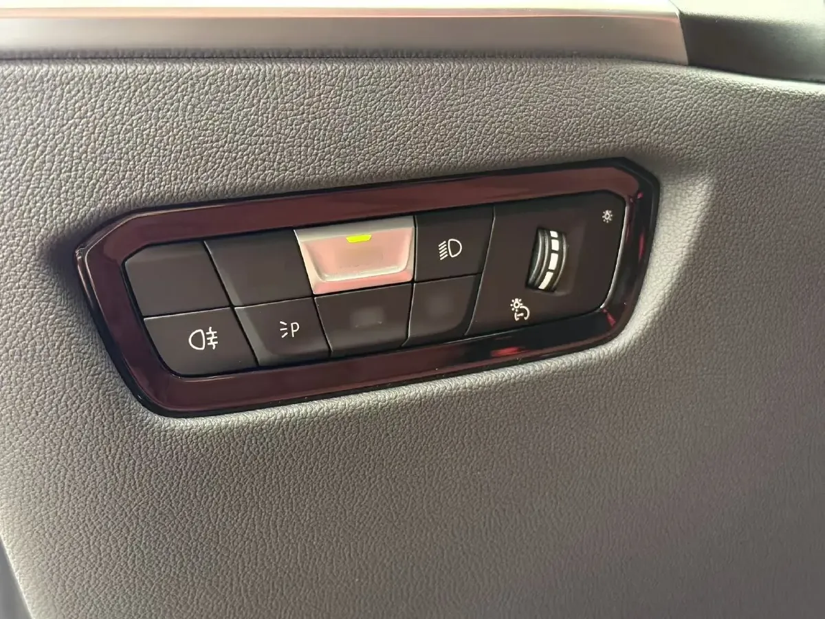 2024 BMW 3 Series 2.0T 156HP L4 8AT,autocango,china used car exporter,china ev exporter,chinese used car exporter,chinese used ev exporter