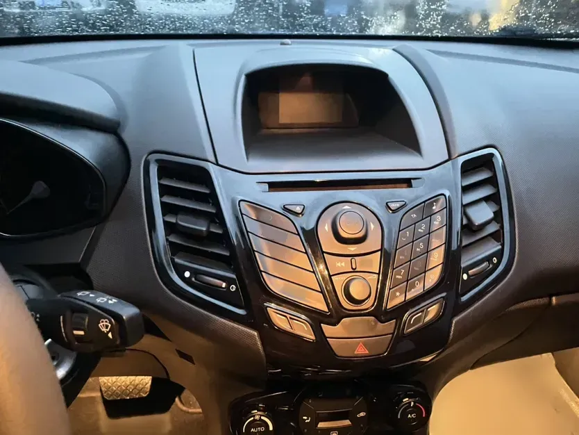 2013 Ford Fiesta 1.5L 110HP L4 6DCT,autocango,china used car exporter,china ev exporter,chinese used car exporter,chinese used ev exporter