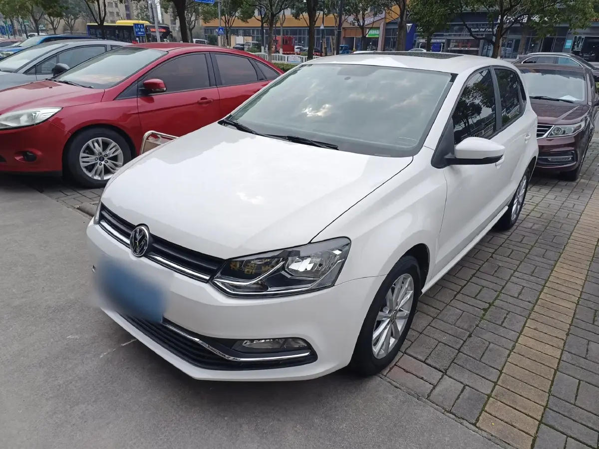 2016 Volkswagen Polo 1.6L 110HP L4 6AT