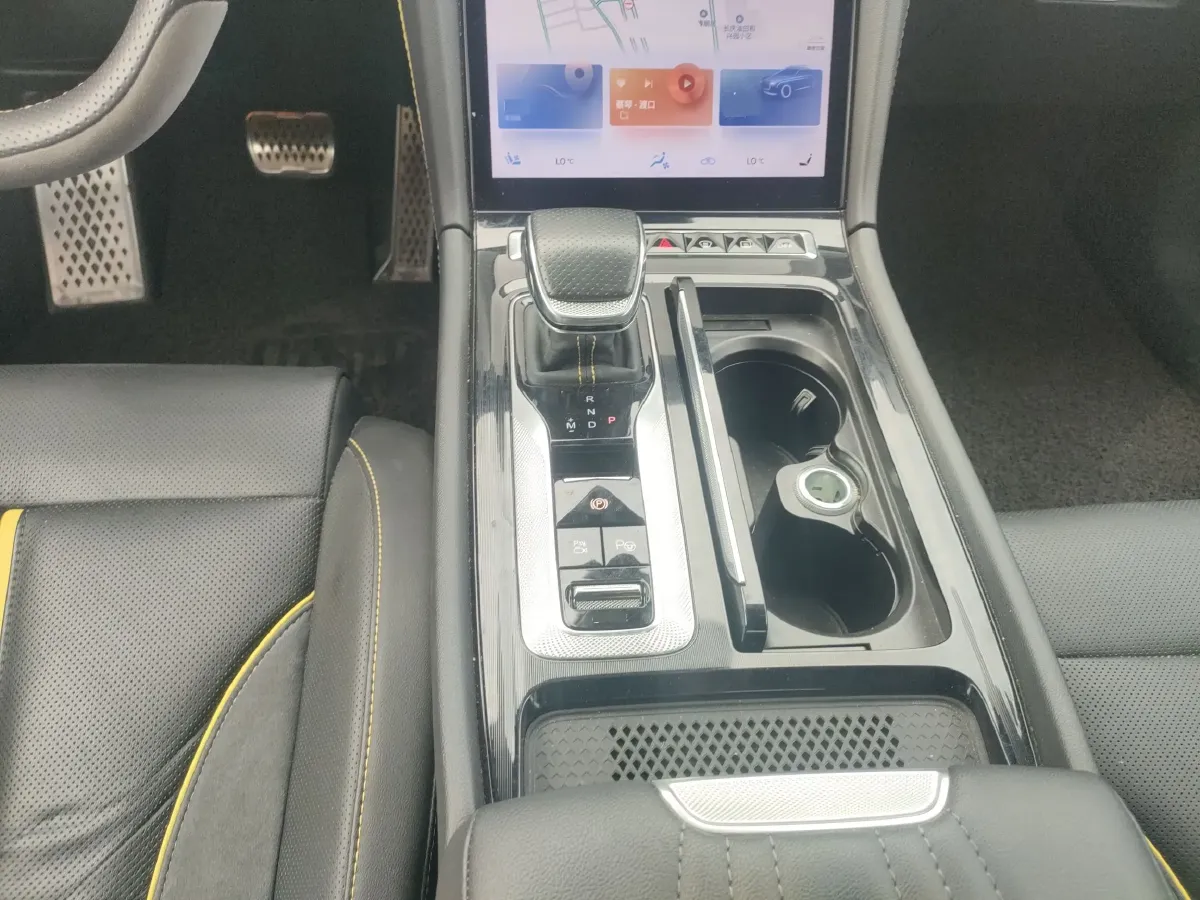 2023 HongQi H6 2.0T 252HP L4 8AT,autocango,china used car exporter,china ev exporter,chinese used car exporter,chinese used ev exporter