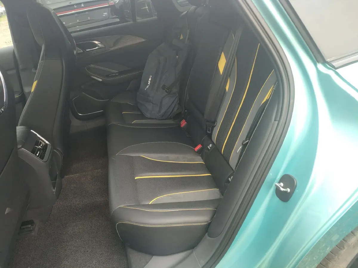 2023 HongQi H6 2.0T 252HP L4 8AT,autocango,china used car exporter,china ev exporter,chinese used car exporter,chinese used ev exporter