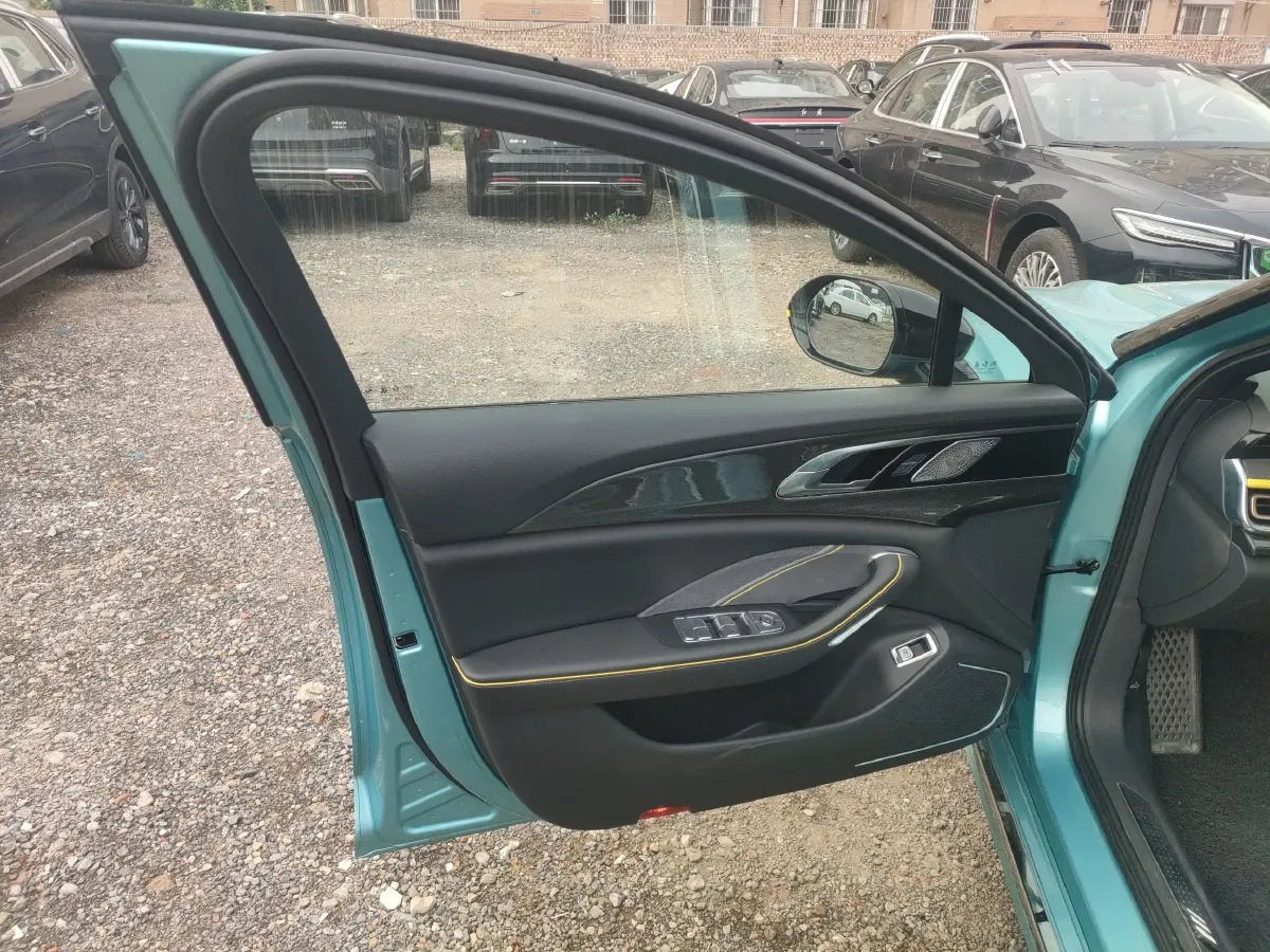 2023 HongQi H6 2.0T 252HP L4 8AT,autocango,china used car exporter,china ev exporter,chinese used car exporter,chinese used ev exporter