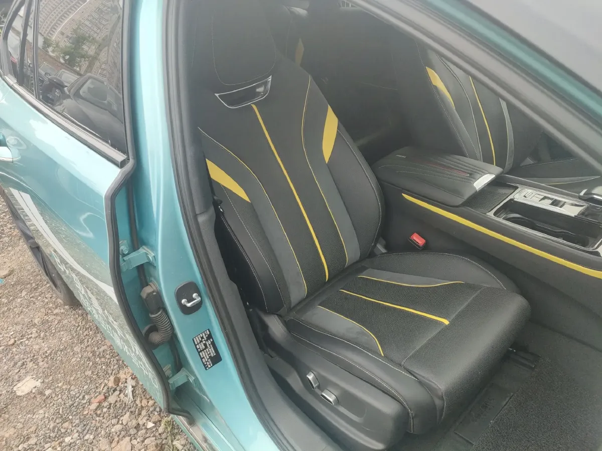 2023 HongQi H6 2.0T 252HP L4 8AT,autocango,china used car exporter,china ev exporter,chinese used car exporter,chinese used ev exporter