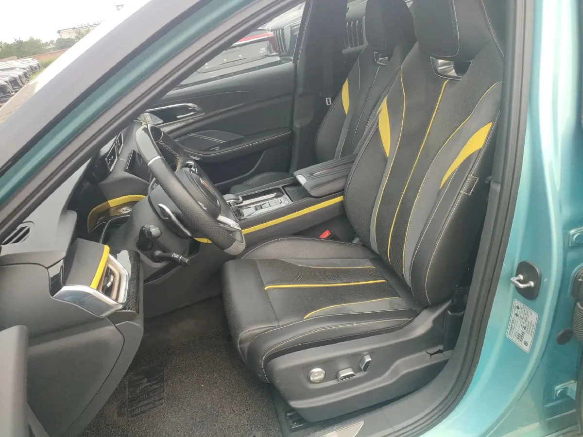 2023 HongQi H6 2.0T 252HP L4 8AT,autocango,china used car exporter,china ev exporter,chinese used car exporter,chinese used ev exporter