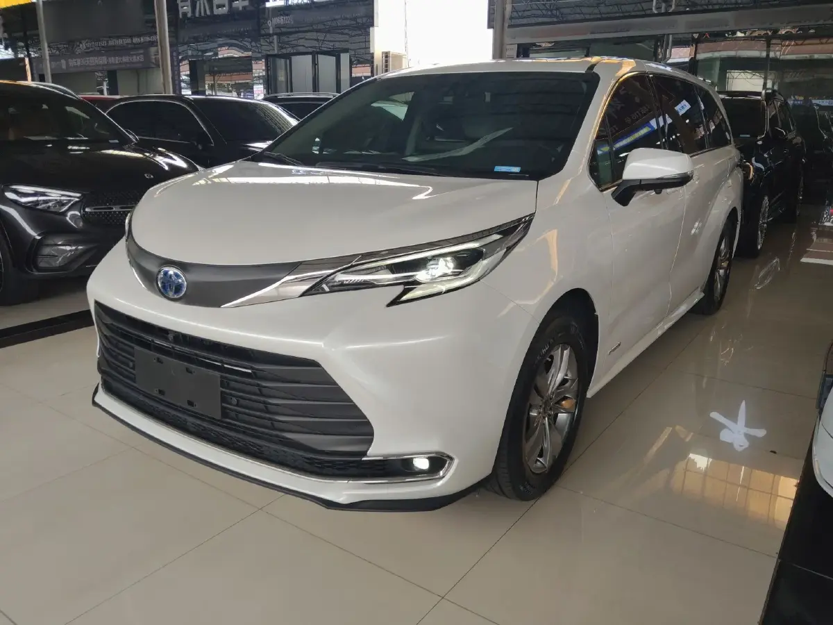 2023 Toyota Sienna 2.5L 189HP L4 E-CVT Hybrid