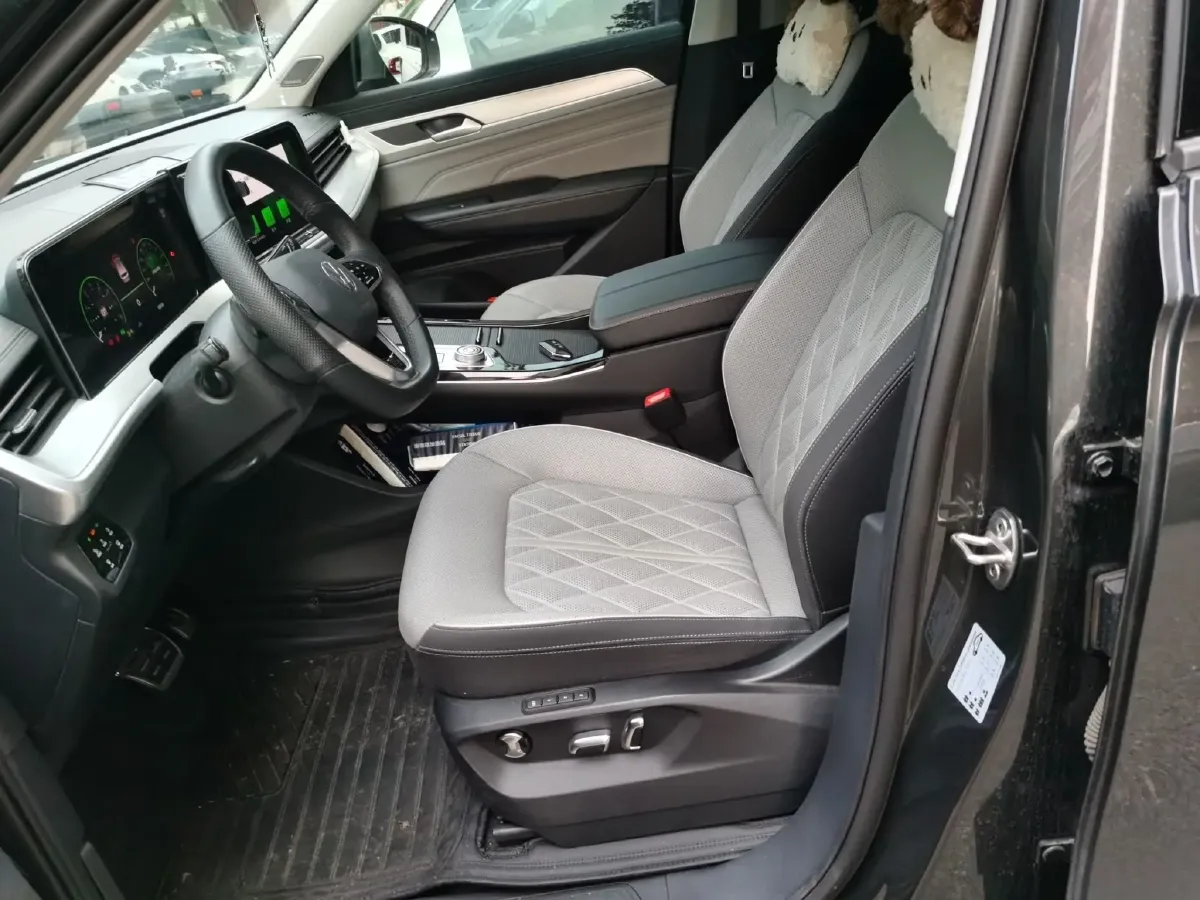 2024 Volkswagen Tavendor 2.0T 220HP L4 7DCT,autocango,china used car exporter,china ev exporter,chinese used car exporter,chinese used ev exporter