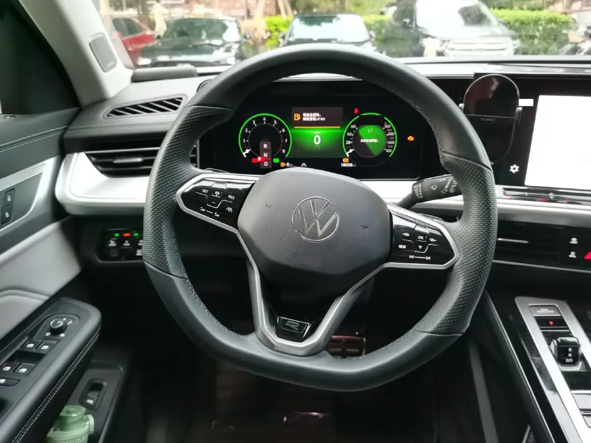 2024 Volkswagen Tavendor 2.0T 220HP L4 7DCT,autocango,china used car exporter,china ev exporter,chinese used car exporter,chinese used ev exporter