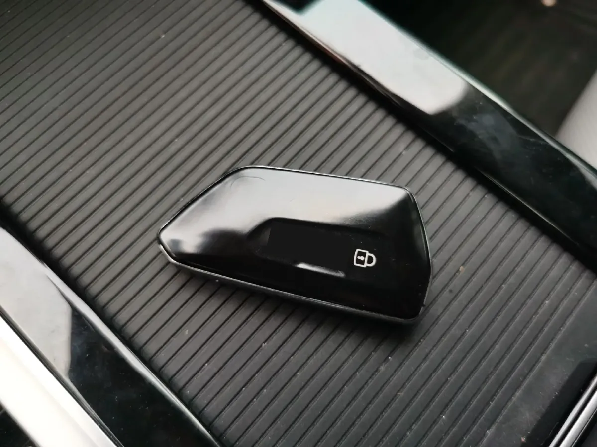 2024 Volkswagen Tavendor 2.0T 220HP L4 7DCT,autocango,china used car exporter,china ev exporter,chinese used car exporter,chinese used ev exporter