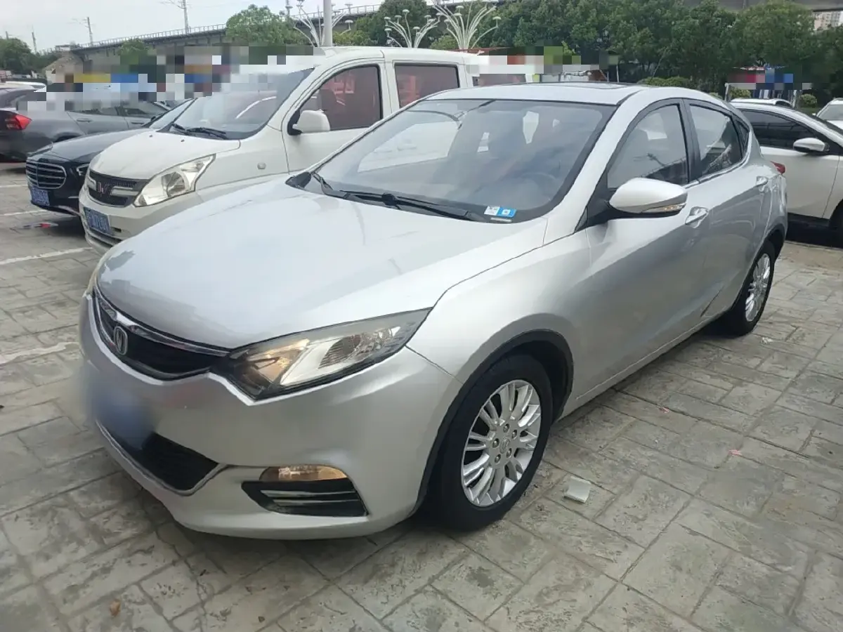2013 ChangAn Eado XT 1.6L 125HP L4 5MT