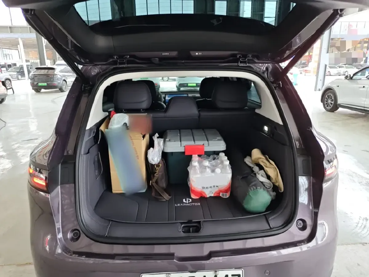 2025 Leapmotor B10 BEV 56.2KWH,autocango,china used car exporter,china ev exporter,chinese used car exporter,chinese used ev exporter