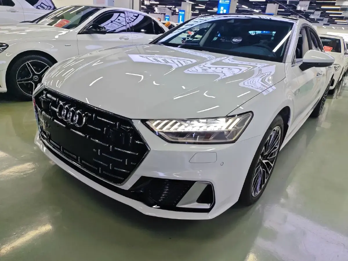 2022 Audi A7L 2.0T 245HP L4 7DCT