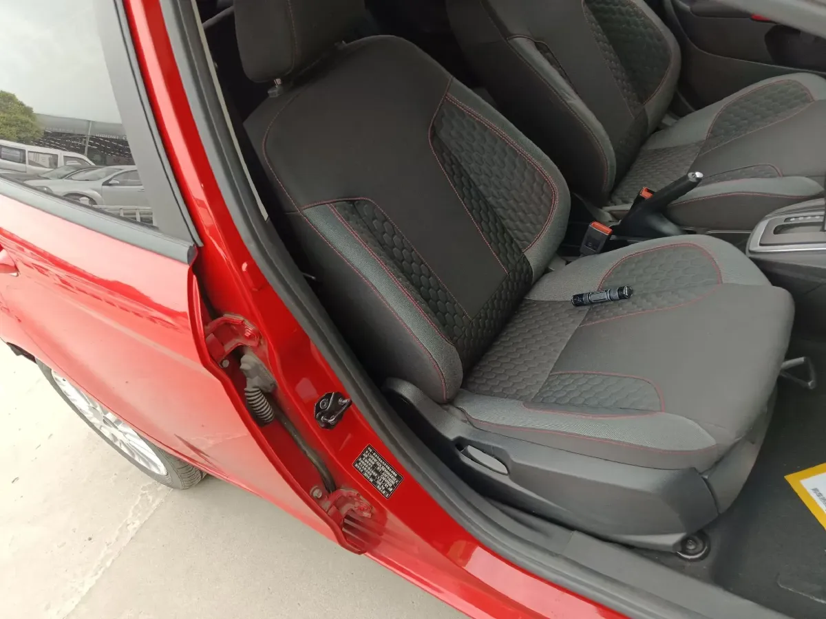 2013 Ford Fiesta 1.5L 110HP L4 6DCT,autocango,china used car exporter,china ev exporter,chinese used car exporter,chinese used ev exporter