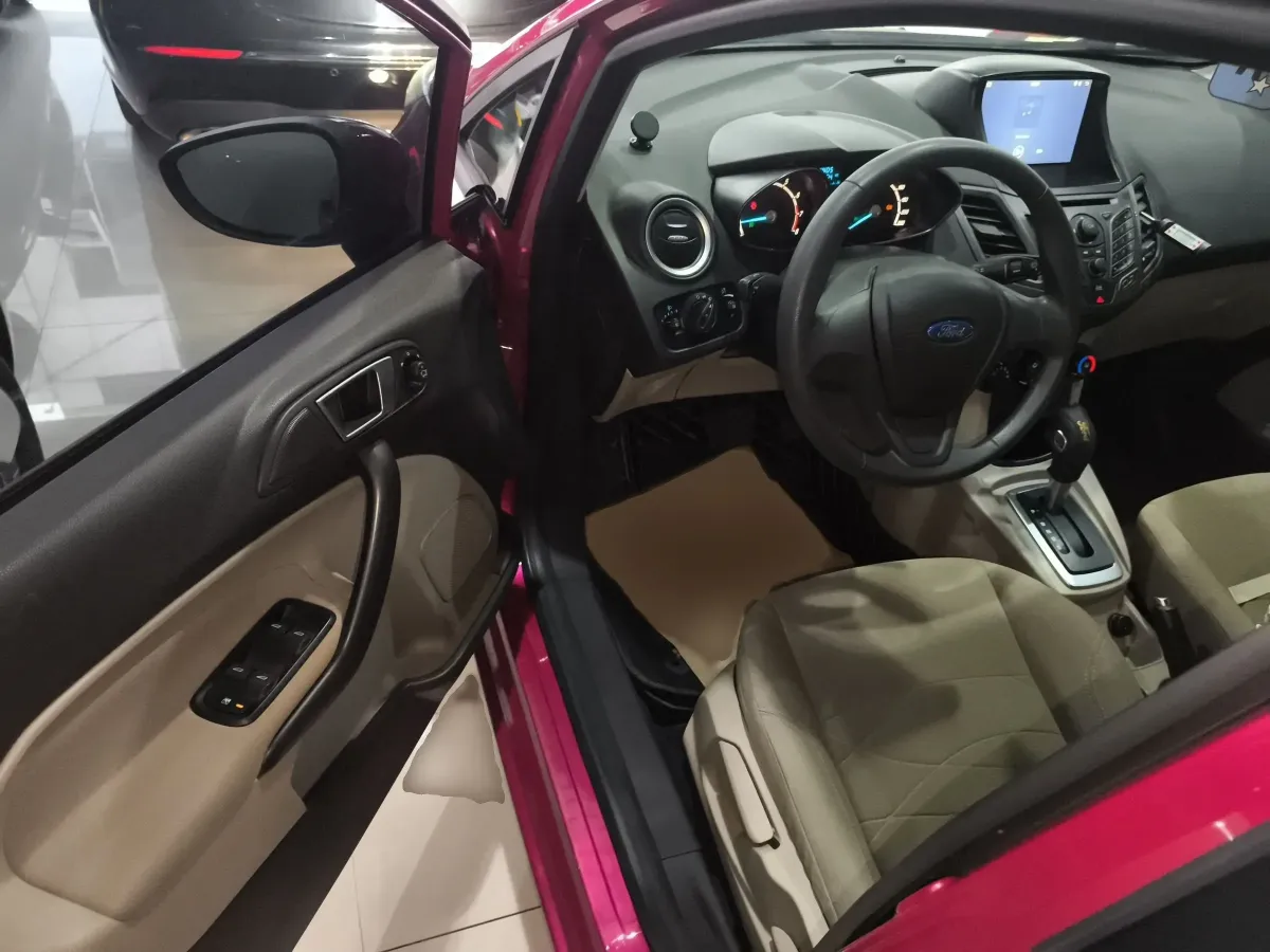 2013 Ford Fiesta 1.5L 110HP L4 6DCT,autocango,china used car exporter,china ev exporter,chinese used car exporter,chinese used ev exporter