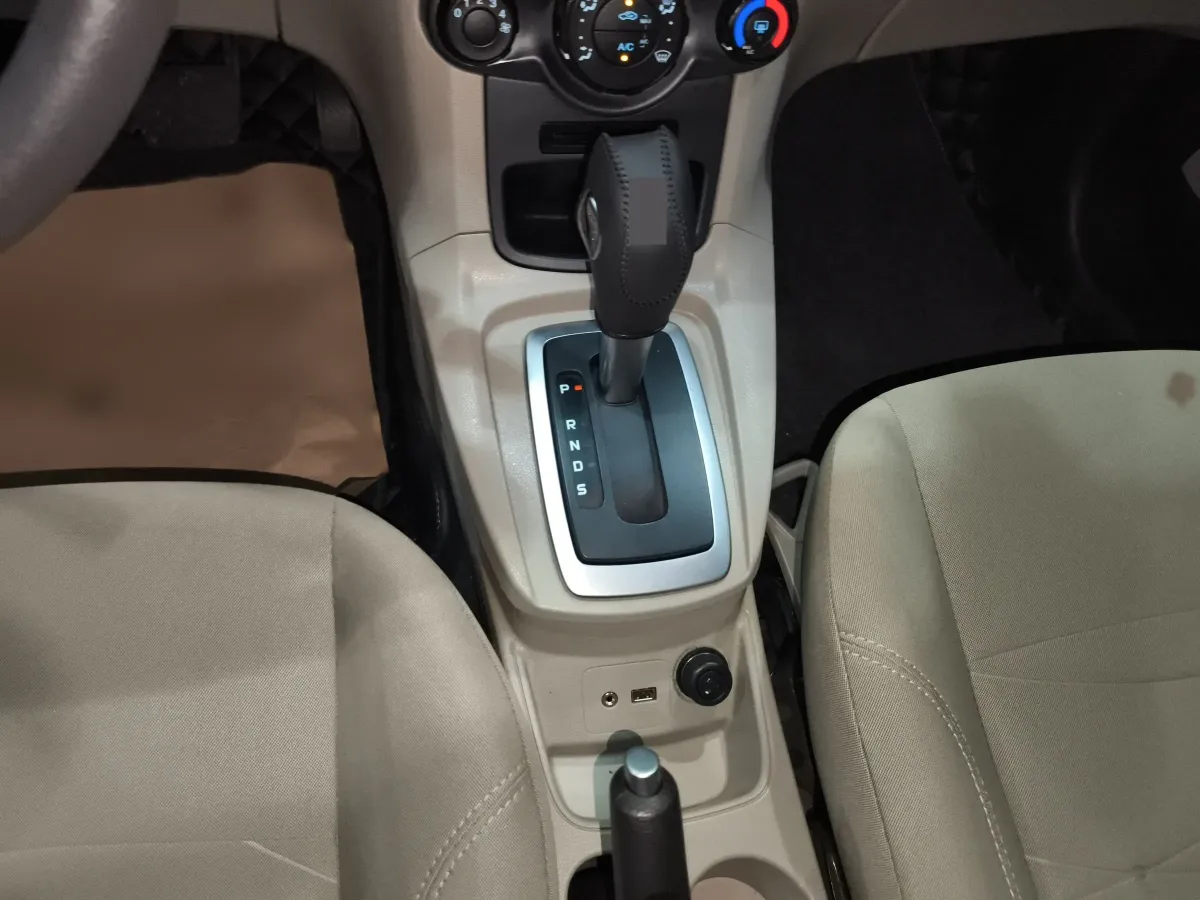 2013 Ford Fiesta 1.5L 110HP L4 6DCT,autocango,china used car exporter,china ev exporter,chinese used car exporter,chinese used ev exporter