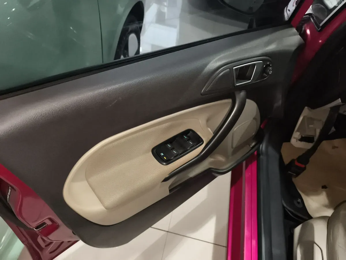 2013 Ford Fiesta 1.5L 110HP L4 6DCT,autocango,china used car exporter,china ev exporter,chinese used car exporter,chinese used ev exporter