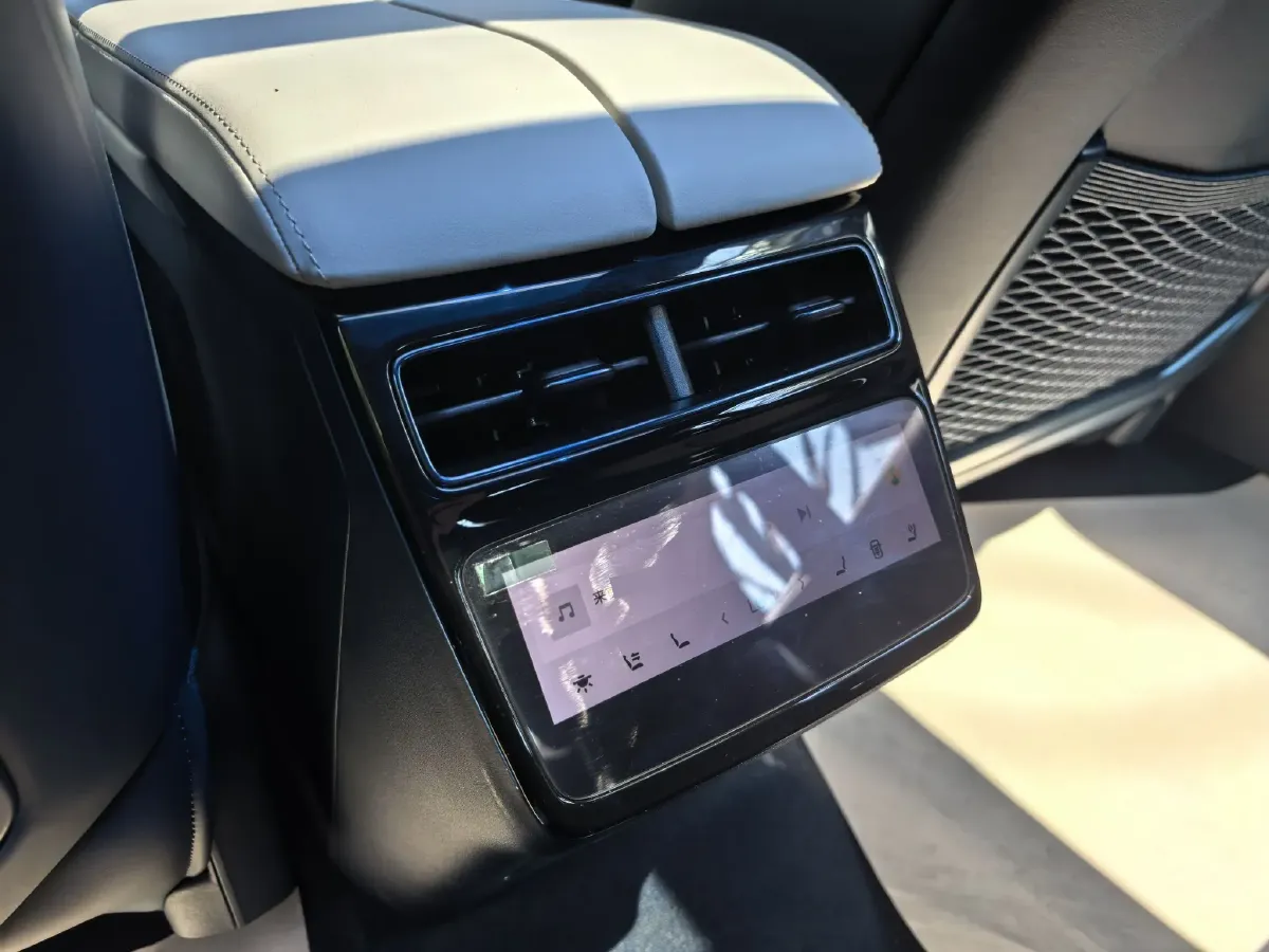 2025 Zeekr 001 BEV 100KWH,autocango,china used car exporter,china ev exporter,chinese used car exporter,chinese used ev exporter