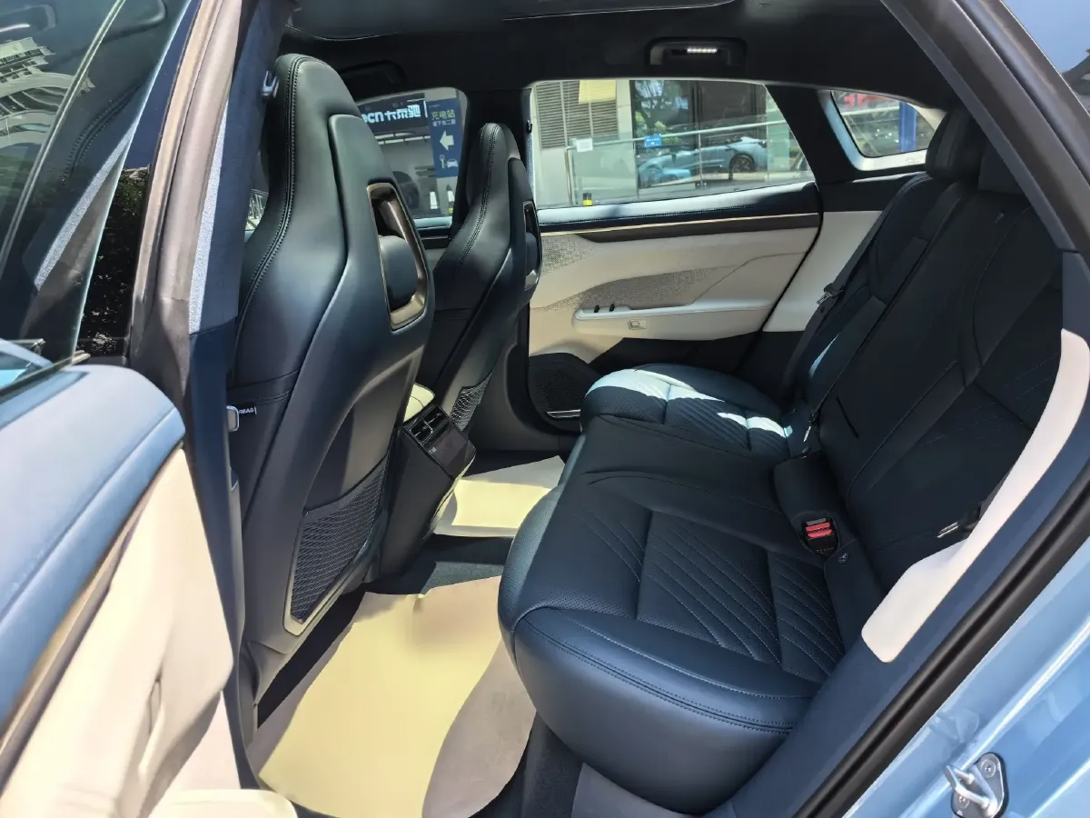 2025 Zeekr 001 BEV 100KWH,autocango,china used car exporter,china ev exporter,chinese used car exporter,chinese used ev exporter