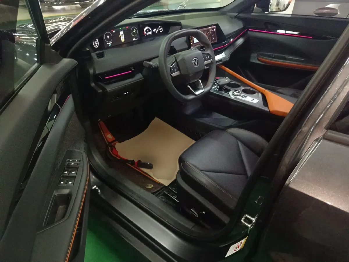 2022 ChangAn UNI-V 1.5T 188HP L4 7DCT,autocango,china used car exporter,china ev exporter,chinese used car exporter,chinese used ev exporter