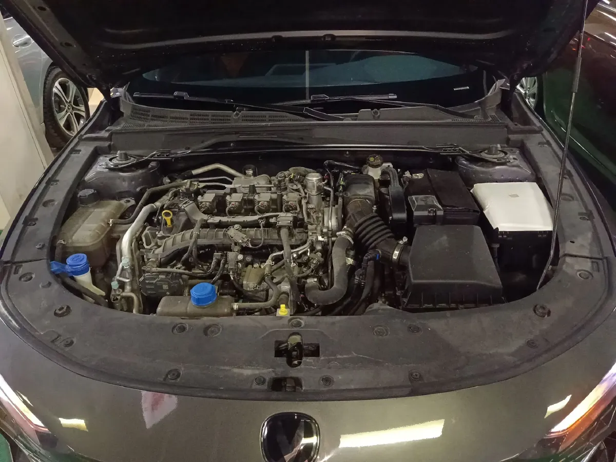 2022 ChangAn UNI-V 1.5T 188HP L4 7DCT,autocango,china used car exporter,china ev exporter,chinese used car exporter,chinese used ev exporter