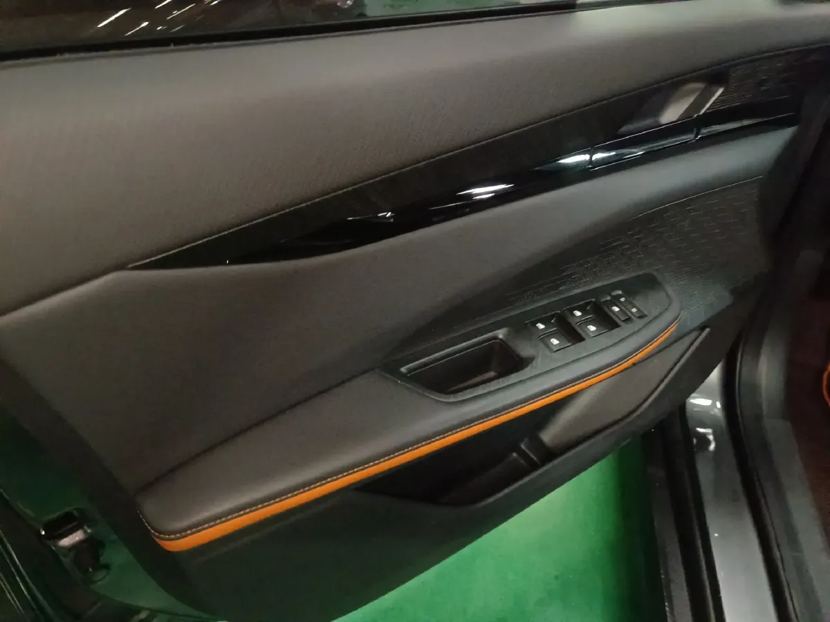 2022 ChangAn UNI-V 1.5T 188HP L4 7DCT,autocango,china used car exporter,china ev exporter,chinese used car exporter,chinese used ev exporter