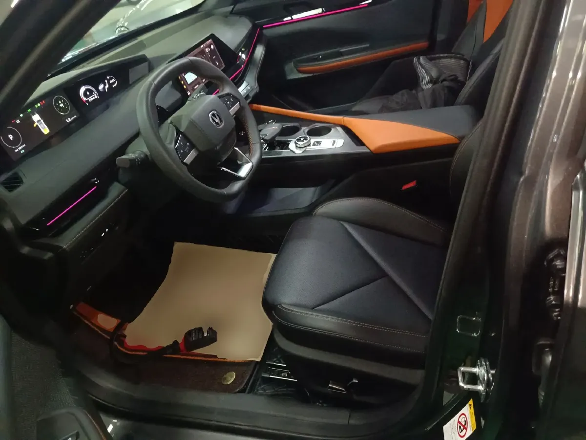 2022 ChangAn UNI-V 1.5T 188HP L4 7DCT,autocango,china used car exporter,china ev exporter,chinese used car exporter,chinese used ev exporter