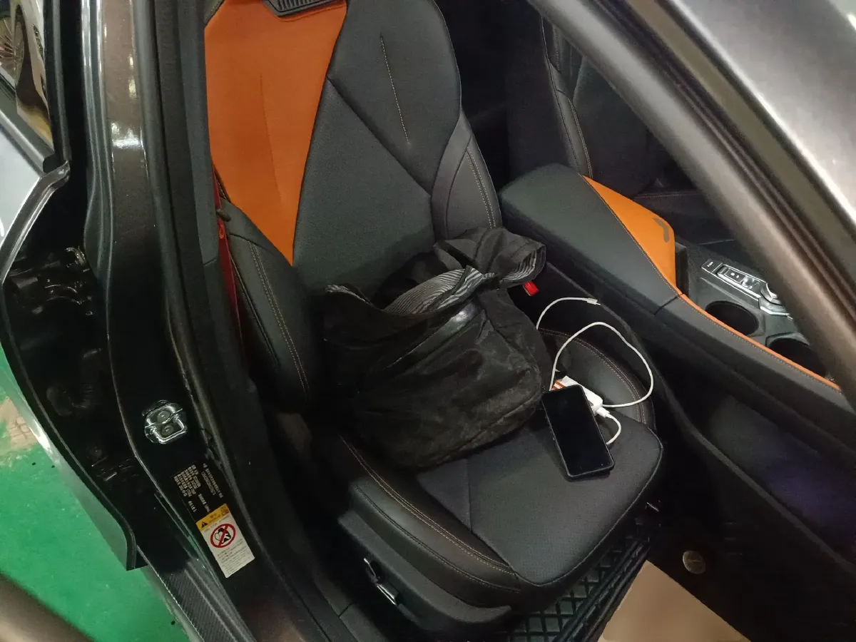 2022 ChangAn UNI-V 1.5T 188HP L4 7DCT,autocango,china used car exporter,china ev exporter,chinese used car exporter,chinese used ev exporter