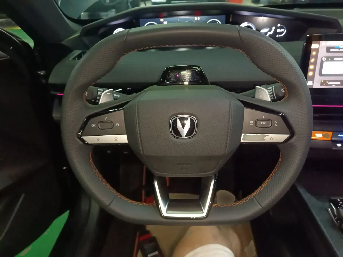 2022 ChangAn UNI-V 1.5T 188HP L4 7DCT,autocango,china used car exporter,china ev exporter,chinese used car exporter,chinese used ev exporter