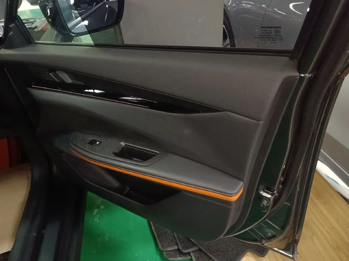 2022 ChangAn UNI-V 1.5T 188HP L4 7DCT,autocango,china used car exporter,china ev exporter,chinese used car exporter,chinese used ev exporter