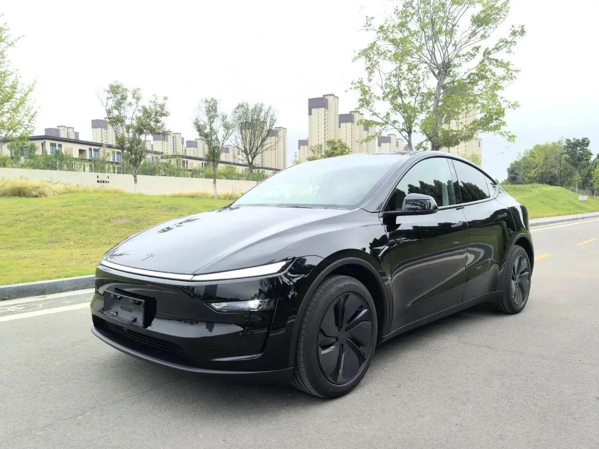 2025 Tesla Model Y BEV 62.5KWH