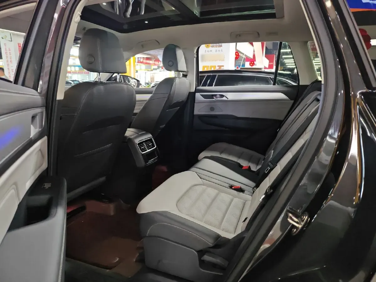 2023 Volkswagen Tavendor 2.0T 186HP L4 7DCT,autocango,china used car exporter,china ev exporter,chinese used car exporter,chinese used ev exporter