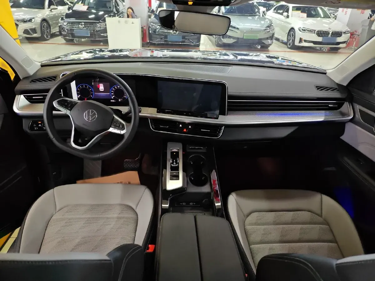 2023 Volkswagen Tavendor 2.0T 186HP L4 7DCT,autocango,china used car exporter,china ev exporter,chinese used car exporter,chinese used ev exporter