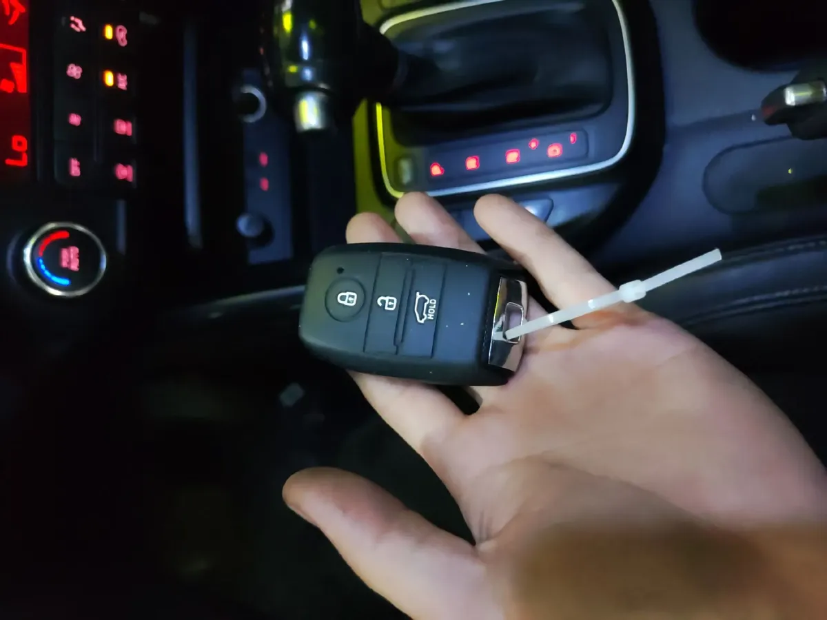 2013 Kia Carens 2.0L 152HP L4 6AT,autocango,china used car exporter,china ev exporter,chinese used car exporter,chinese used ev exporter