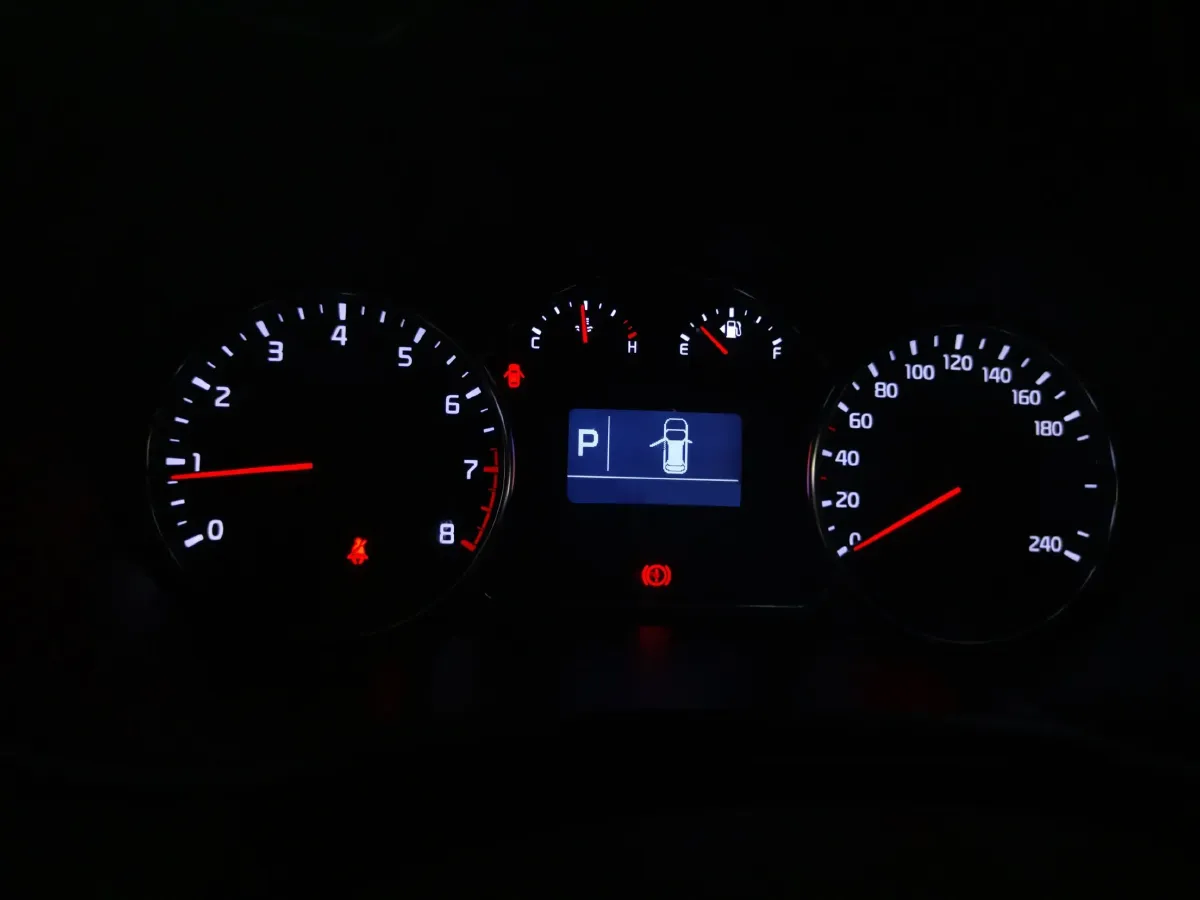 2013 Kia Carens 2.0L 152HP L4 6AT,autocango,china used car exporter,china ev exporter,chinese used car exporter,chinese used ev exporter