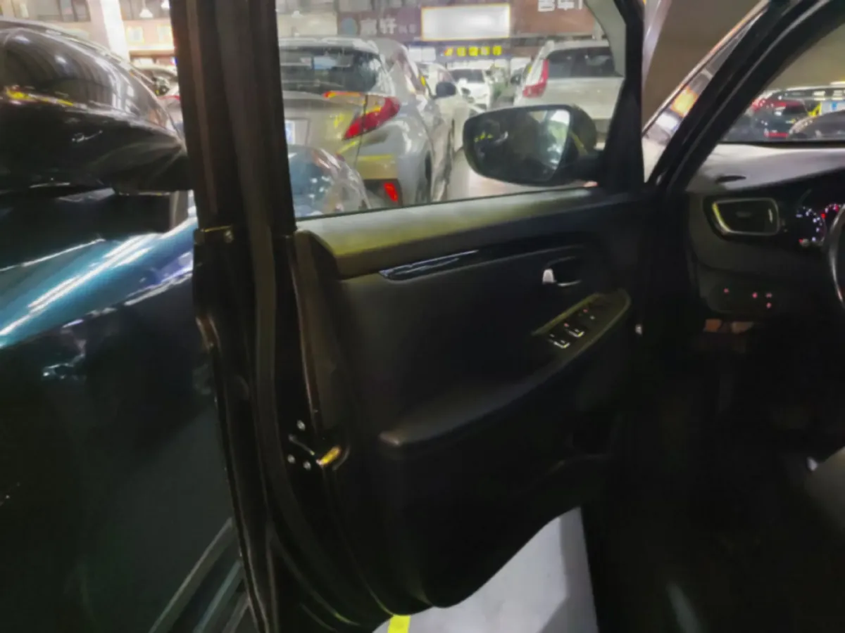 2013 Kia Carens 2.0L 152HP L4 6AT,autocango,china used car exporter,china ev exporter,chinese used car exporter,chinese used ev exporter